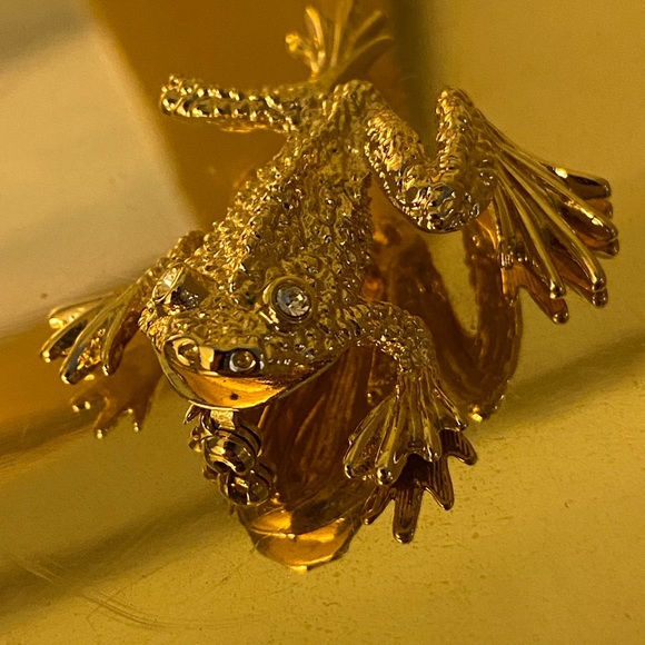 Vintage St John Frog Brooch Pin - Excellent Condition - Picture 2 of 3